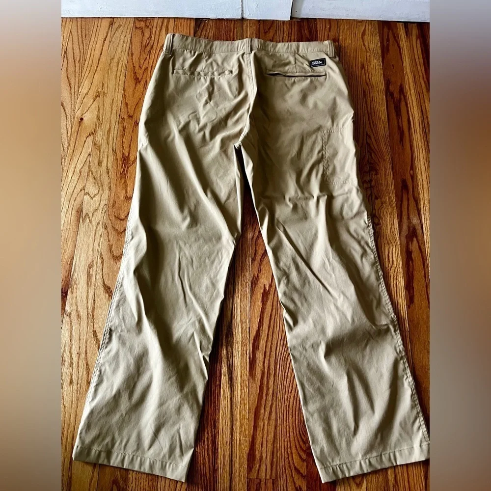 Eddie Bauer Rainier Tech pant - 36x30 - khaki. EUC